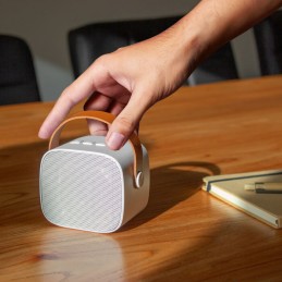 parlante-portatil-con-asa-promocional